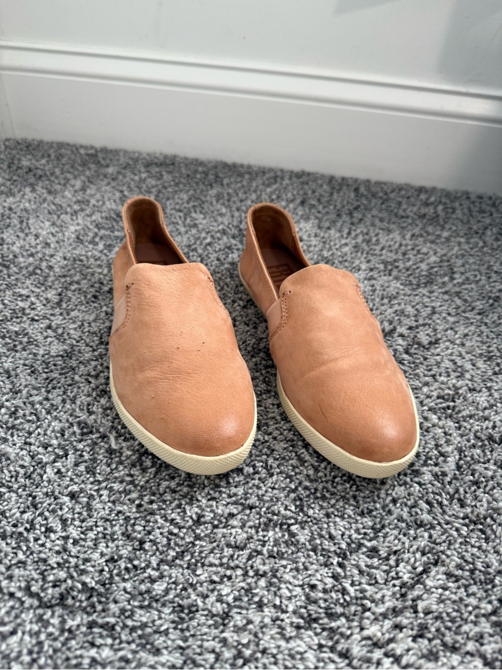 Frye Lisa Slip-On Flats in Nubuck Leather Buff Clay Color - Size 6 1/2 - Picture 5 of 7